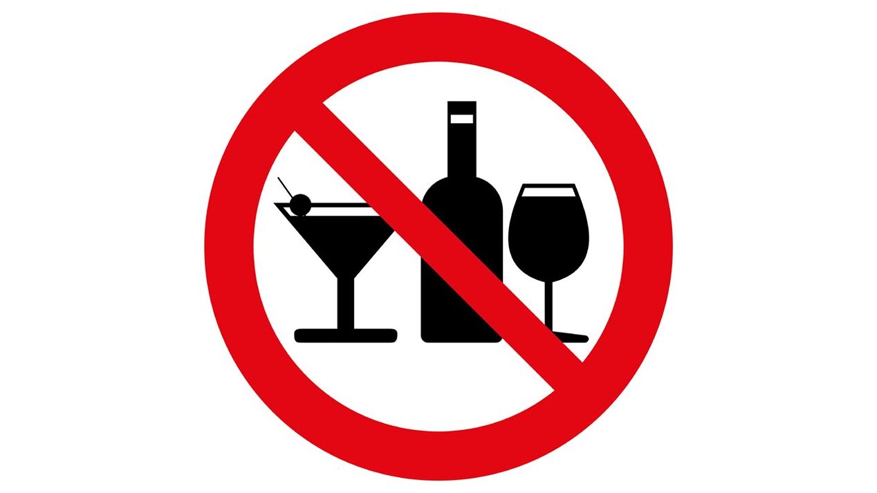 Drinking alcoholic beverages is prohibited on the Dukan diet