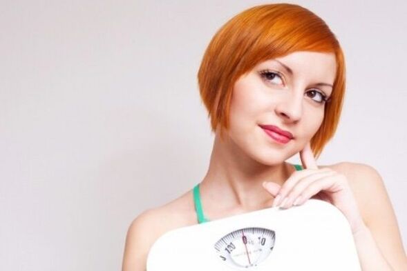 The girl loses weight with the help of Ducan's diet